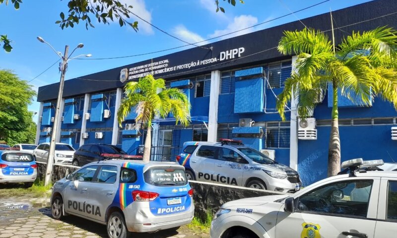 Policial penal morre e adolescente fica ferido após troca de tiros no Recife