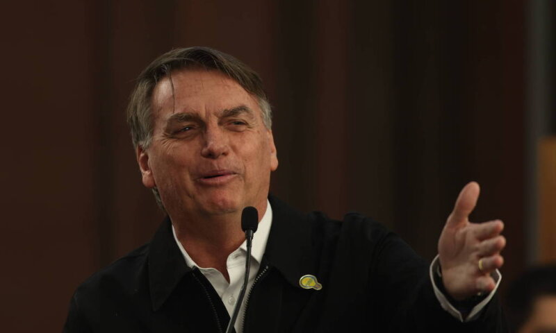 Bolsonaro fala palavrão, chama  Lula de “analfabeto” e “jumento” e vê missão de voltar à Presidência