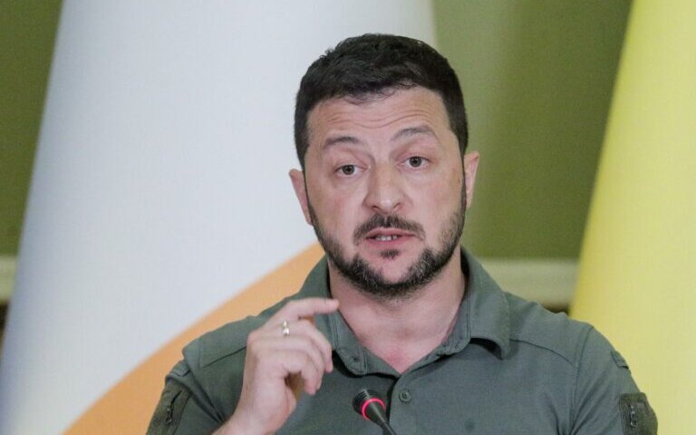 Zelensky diz aguardar convite de Lula para viajar ao Brasil