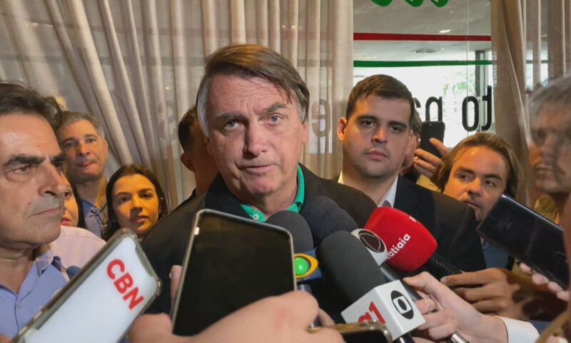 Mensagens no celular de Cid indicam que Bolsonaro sabia do esquema de joias