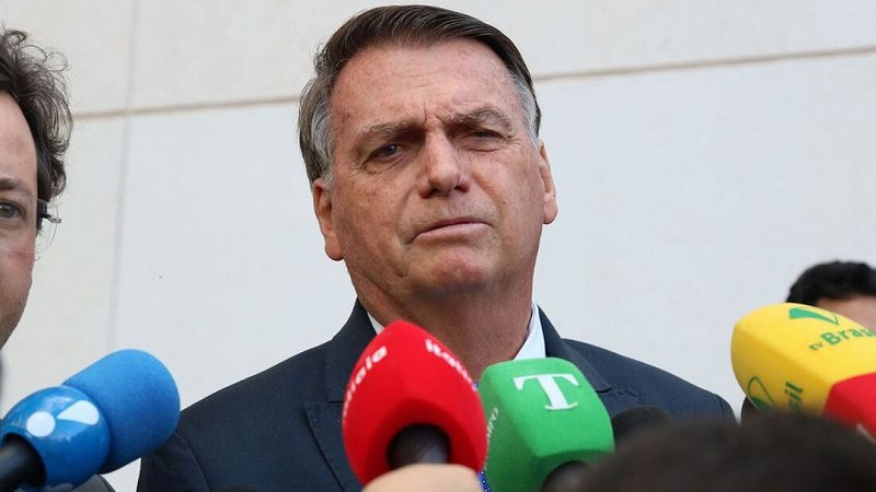 Bolsonaro usou parte dos R$ 17,1 milhões recebidos via Pix para pagar despesas da casa e apostar na Mega Sena