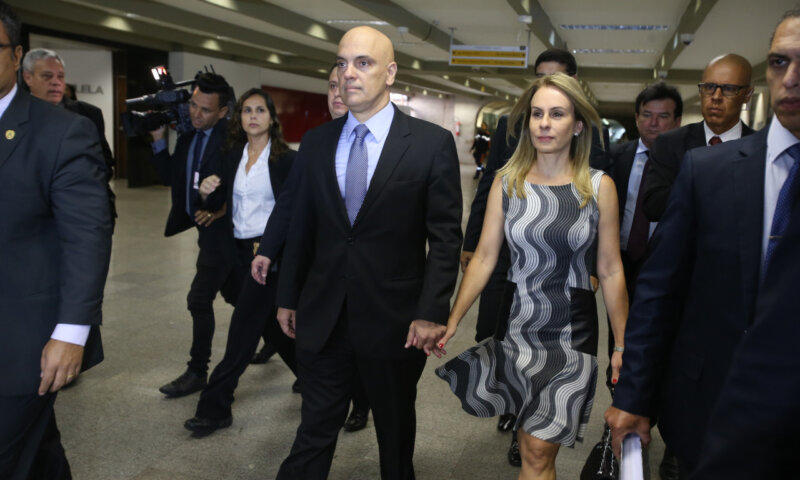 Alexandre de Moraes é hostilizado e tem filho agredido por brasileiros em aeroporto de Roma