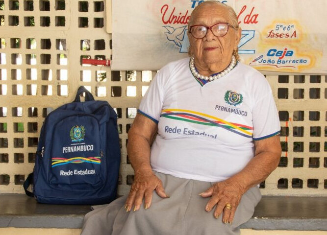 Com 94 anos, pernambucana se torna a estudante mais idosa do mundo