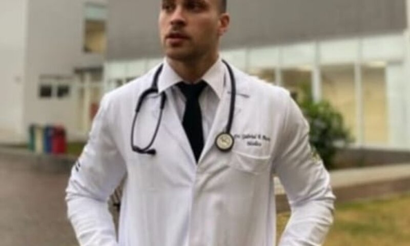 Médico é encontrado morto com os pés e mãos amarrados dentro de casa