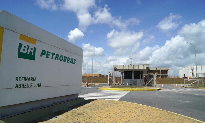 Com expectativa de gerar 30 mil empregos diretos e indiretos,Petrobras retoma obras da Refinaria Abreu e Lima