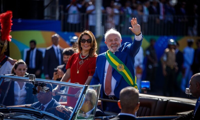 Lula participa do 7 de Setembro em Brasília com chefes de Poderes