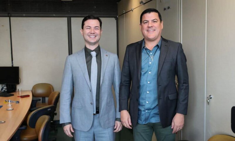 Ex-assessor de líder do PV está entre alvos de operação em Pernambuco