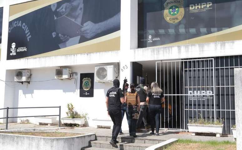 Mulher é presa por esconder corpo de homem em geladeira por 7 anos