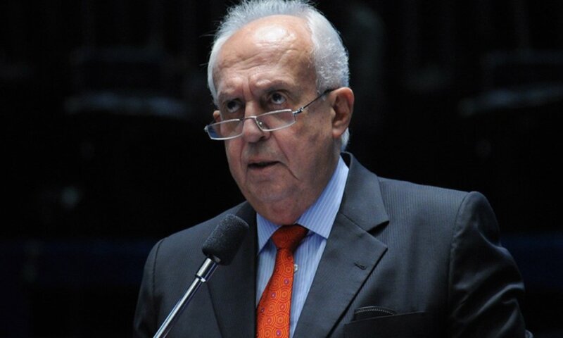 Aos 81 anos, Jarbas Vasconcelos anuncia aposentadoria e renuncia ao cargo de senador