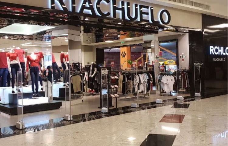 Segurança da Riachuelo é preso em flagrante após acusar cliente negro de roubar meias