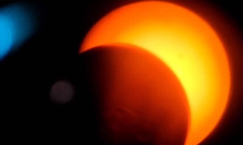 Assista ao eclipse solar anular ao vivo; fenômeno já é visto no Brasil