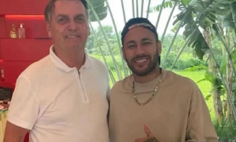 Recuperando de uma lesão no joelho, Neymar recebe visita do ex-presidente Jair Bolsonaro