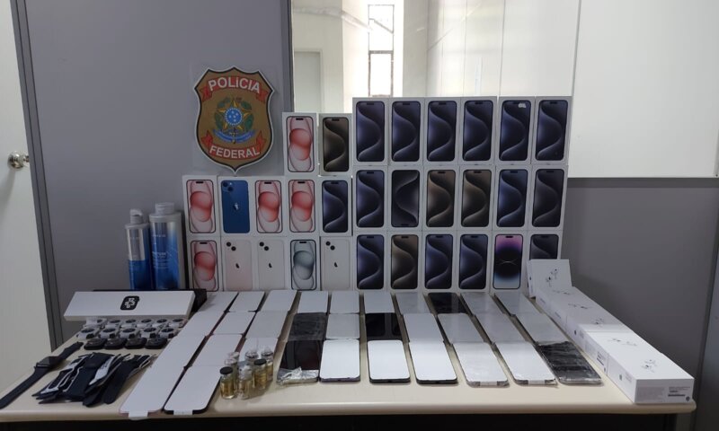 Jovem é presa no Aeroporto do Recife com cerca de R$ 500 mil entre iPhones e relógios smartwatches