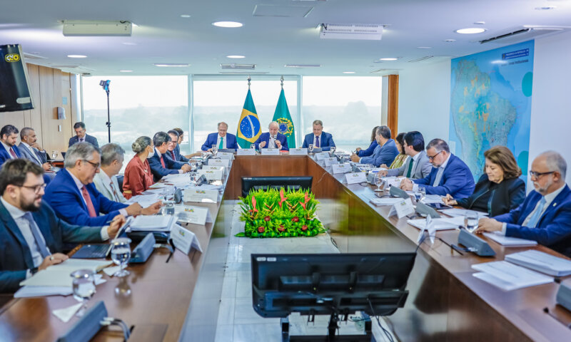 Lula se reunirá com Paulo Dantas e JHC para debater crise em Maceió