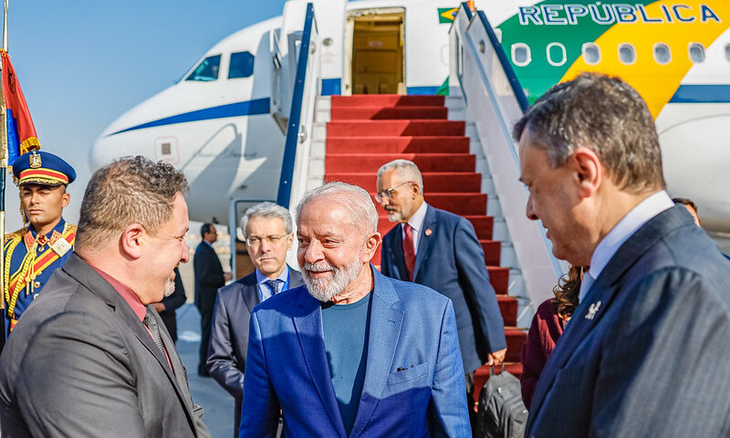 Lula chega ao Cairo para discutir guerra e assinar acordo de bioenergia