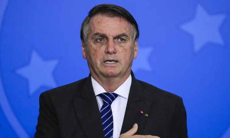 Bolsonaro é alvo de operação da PF e terá que entregar passaporte em 24 horas