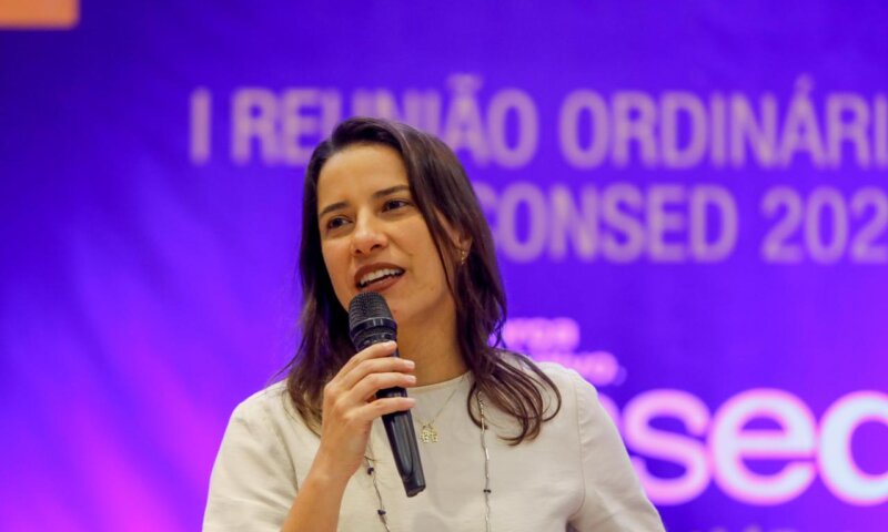 Governadora regulamenta pagamento de R$ 1 mil por ano para professores