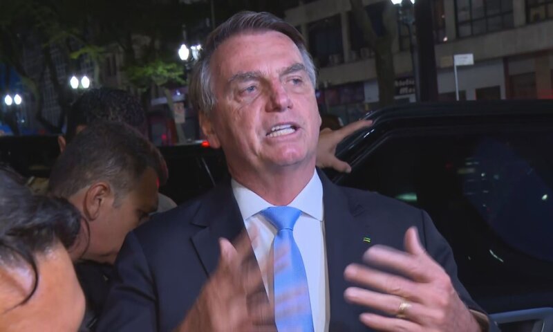 ‘É algum crime dormir na  embaixada?’, diz Bolsonaro após passar duas noites na embaixada da Hungria