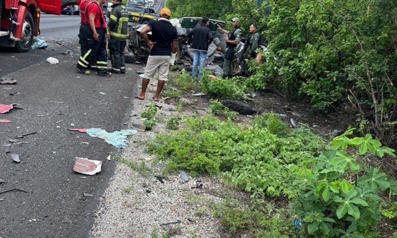 Morre PM vítima de colisão entre caminhonete e caminhão na BR 116