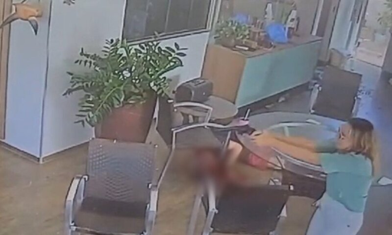 VIDEO FORTE: Mãe e filho invadem casa, matam dois idosos e deixam padre ferido