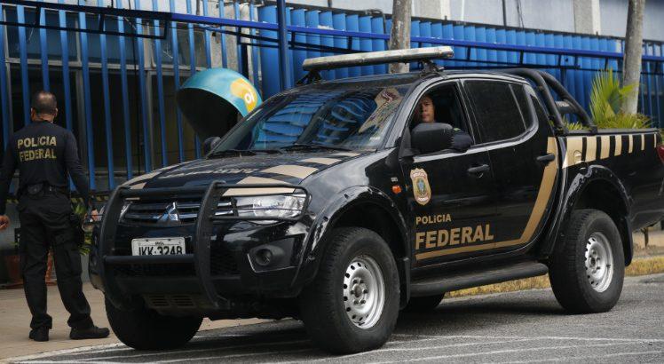 Oito policiais da PRF e empresário de Palmares são presos por corrupção pela Policia Federal