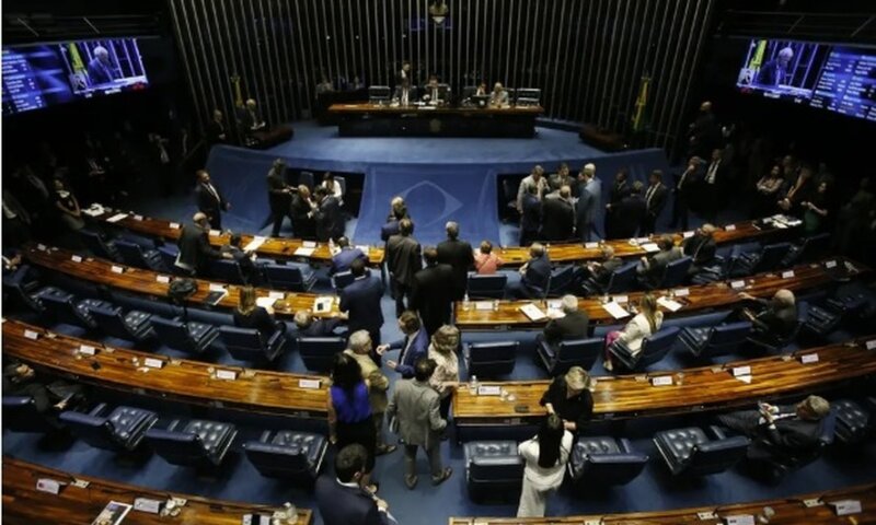 Senado aprova bolsa de até R$ 700 para alunos de baixa renda do ensino superior