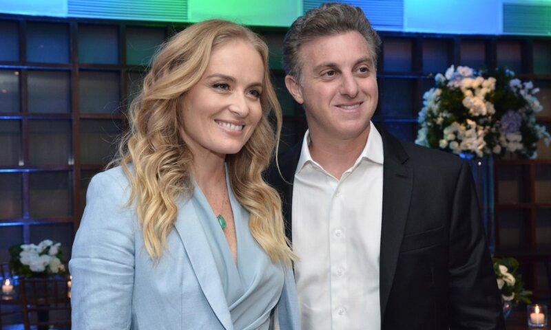 Angélica diz que ela e Luciano Huck ‘falam sobre’ casamento aberto
