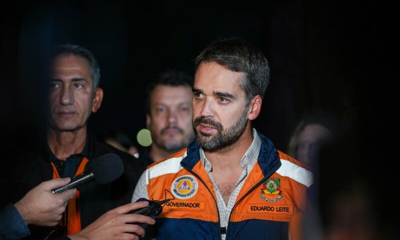 Eduardo Leite admite ter sido alertado sobre enchentes, mas governo tinha ‘outras agendas’