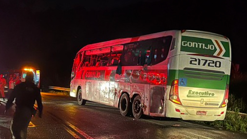 Acidente na BR-101 com ônibus que saiu de Pernambuco deixa quatro ...