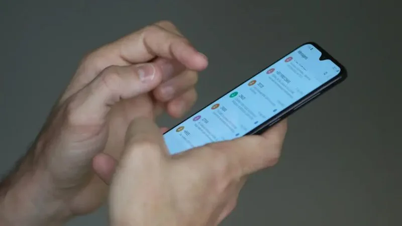 Febraban alerta consumidores sobre o golpe do falso advogado; entenda como funciona