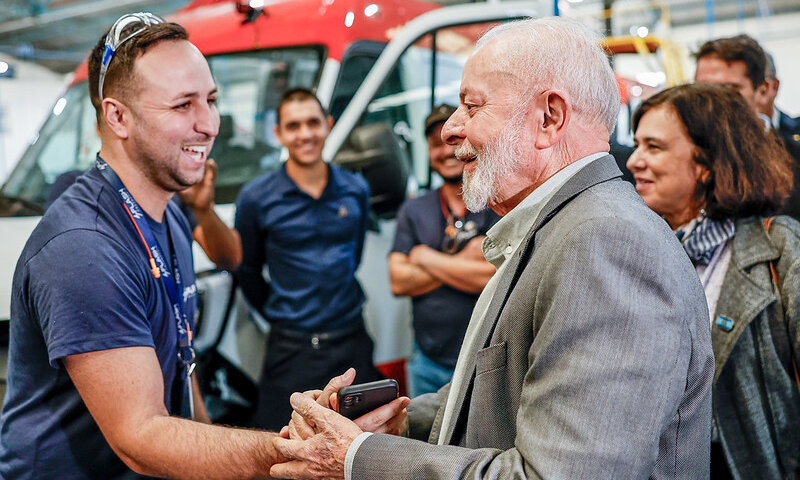 Lula entrega 280 novas ambulâncias para a frota do Samu