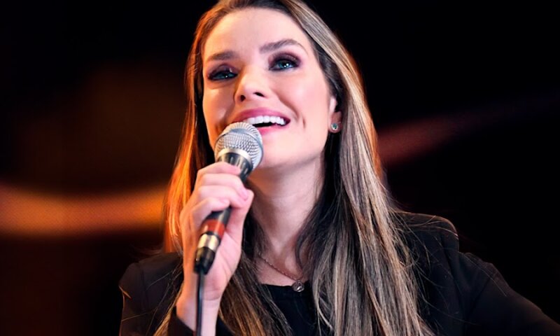 Grávida, cantora gospel Camila Campos conta que câncer de mama se espalhou para os ossos