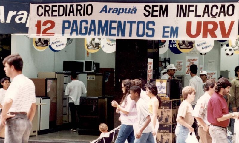 Plano Real 30 anos: 40% dos brasileiros nasceram após o caos da hiperinflação