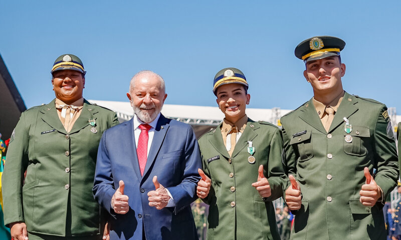 Brasil passa a permitir o alistamento militar feminino