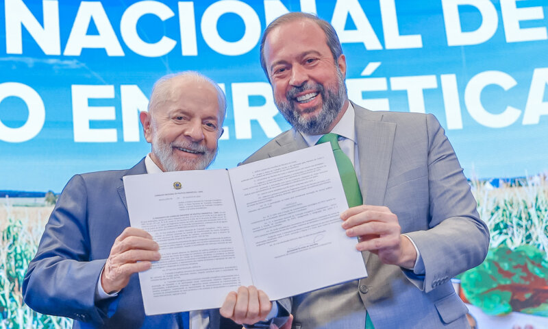 Ministro de Minas e Energia anuncia ampliação do vale-gás para 20 milhões de famílias