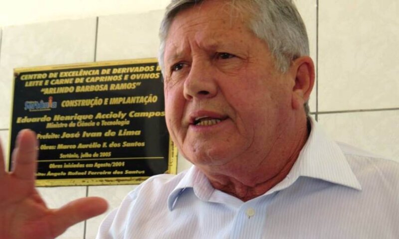 Prefeito de Sertânia  é esfaqueado no centro da cidade