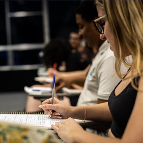 Concurso para professores oferece salários de até R$ 5,1 mil; provas serão em janeiro de 2026