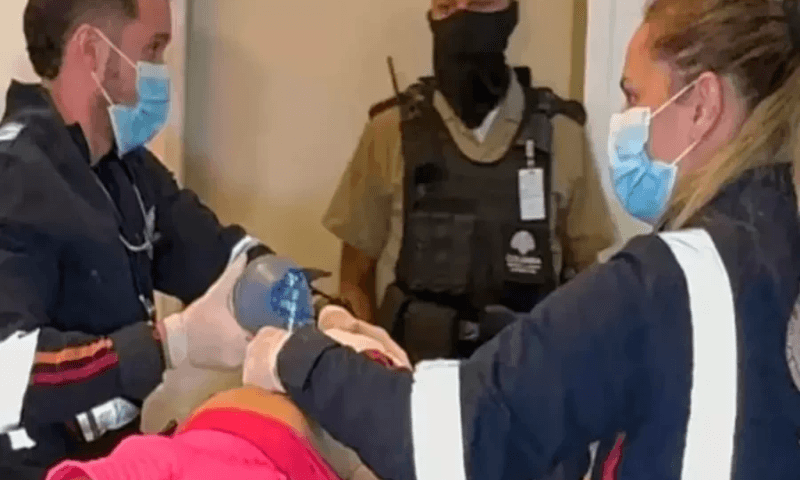 Menina de 4 anos é baleada na cabeça acidentalmente pelo próprio irmão