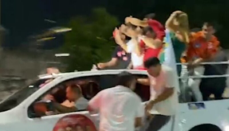 Vídeo: Candidato a prefeito é alvo de ‘chuvas de ovos’ durante carreata eleitoral