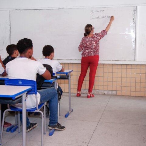 Por unanimidade, STF decide que piso nacional deve ser pago a professores temporários