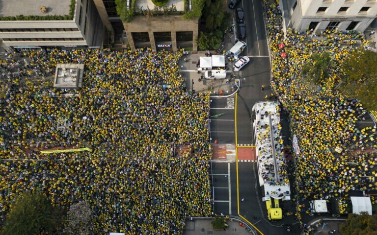 Protesto bolsonarista levou 45 mil pessoas à Paulista, contra 185 mil em fevereiro,  diz USP