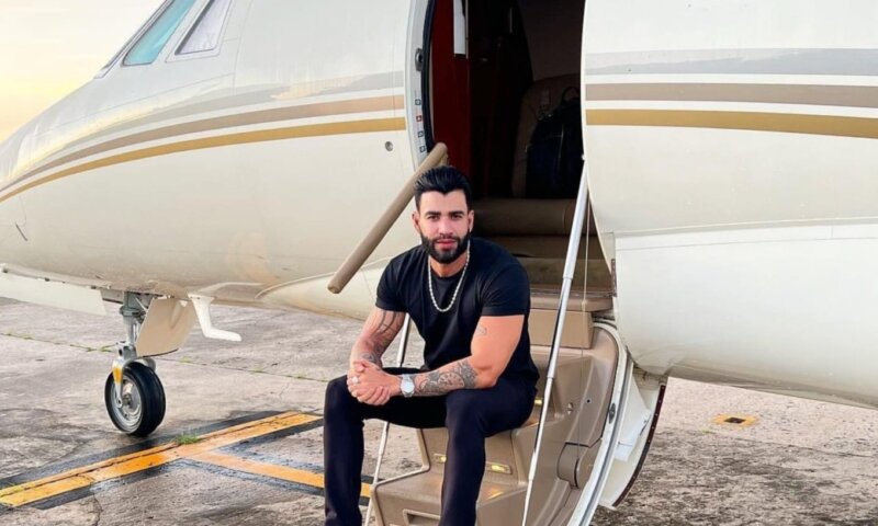 Avião de Gusttavo Lima é apreendido em operação de lavagem de dinheiro e jogos ilegais que prendeu Deolane Bezerra