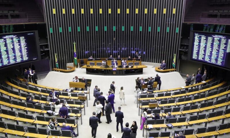 Violência contra mulheres Feminicídio: Câmara aprova projeto que aumenta pena para até 40 anos