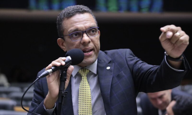 Deputado Otoni de Paula chama Bolsonaro de “bezerro de ouro”: “Não é Deus”;video