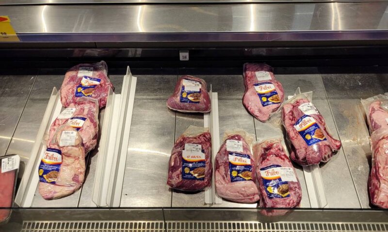 Carne já começa a faltar em unidades do Carrefour com boicote de frigorífico