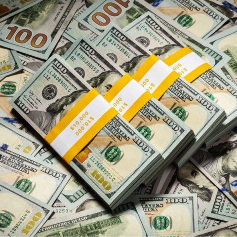 Dólar opera em baixa e Bolsa vai a 184 mil pontos na 1ª Superquarta do ano