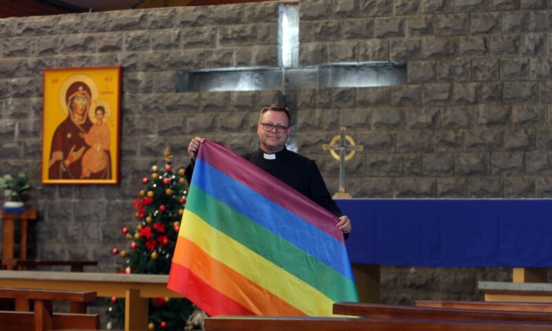 1º sacerdote gay é ordenado padre em Igreja no sul do Brasil