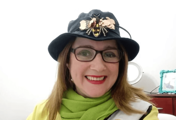 Mulher que gravou passageira em avião foi candidata a vereadora e denunciada pelo MPE