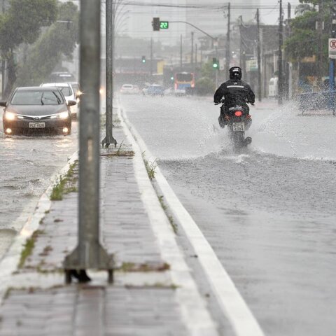 Chuvas, raios e trovões: Apac emite alerta para três regiões do estado; confira