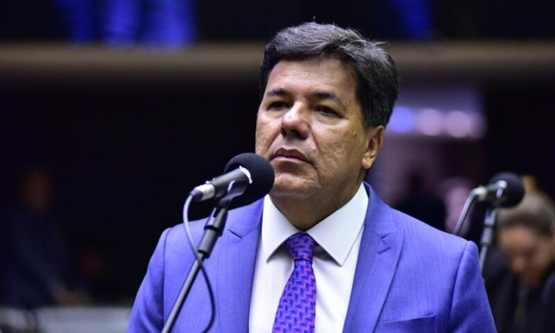 Deputado Mendonça Filho passa mal em praia de Pernambuco e é internado em UTI cardiológica